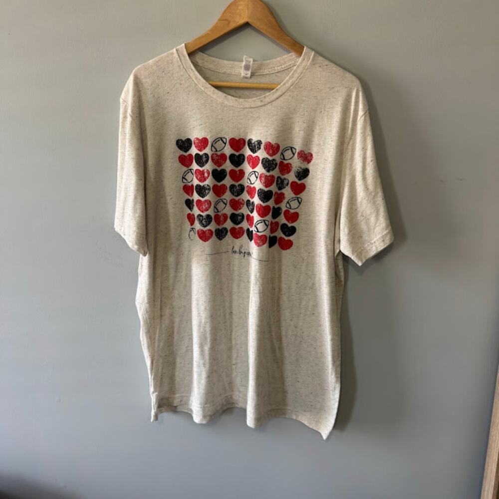 Women's 2XL‎ Football heart T-Shirt Red and Black hearts heathered Short sleeve